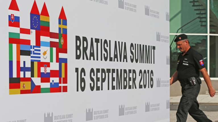 Μπρατισλάβα: Mε κοινή πρόταση οι σκληροί του Βίζεγκραντ στη σύνοδο των 27