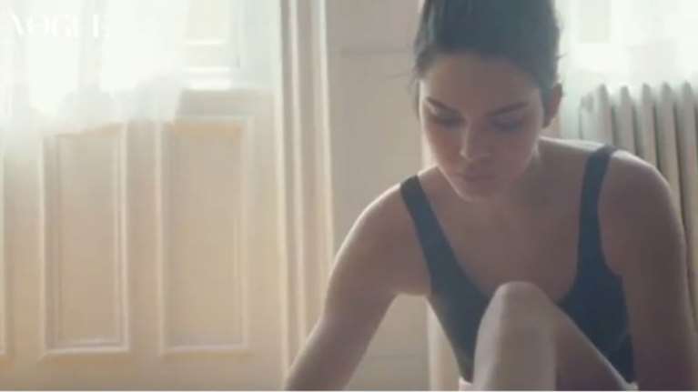 Η Κένταλ Τζένερ μεταμορφώθηκε σε σέξι μπαλαρίνα για τη Vogue Ισπανίας