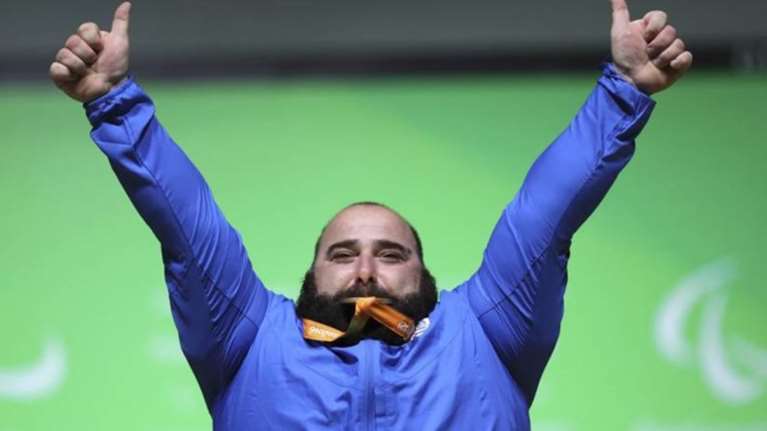 «Με αποκαλούσαν κούτσαβο και μου πετούσαν τσάντες»