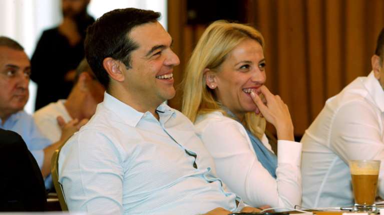 Πλάι, πλάι Τσίπρας - Δούρου στην Κεντρική Επιτροπή του ΣΥΡΙΖΑ