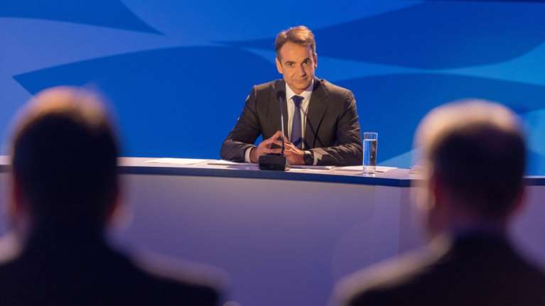 Mε «γκρίζες ζώνες» το story του Κυριάκου για την οικονομία