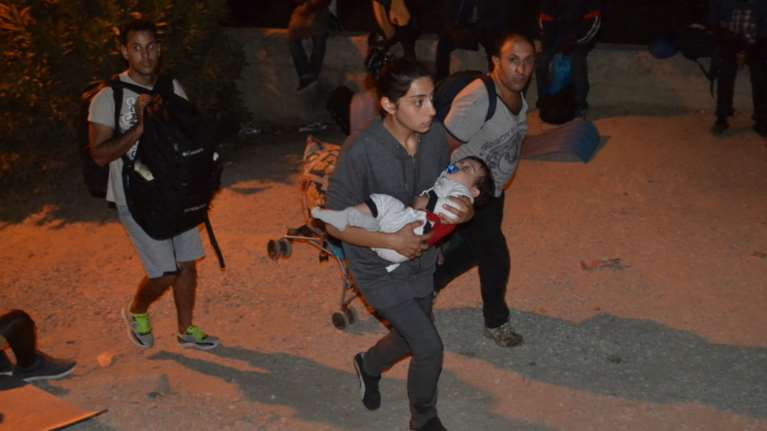 Λέσβος: Χάος στο hotspot της Μόριας μετά την εξέγερση μεταναστών