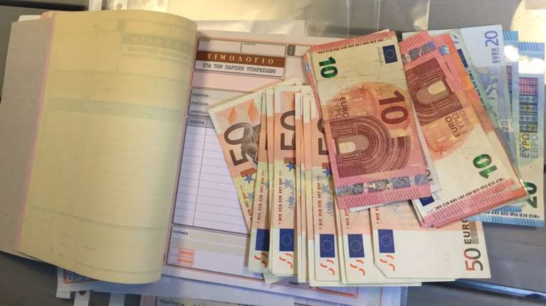 Διπλασιάζονται οι εισφορές για μισθωτούς με μπλοκάκια