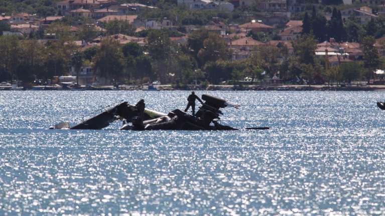Οι πρώτες φωτογραφίες απο το μισοβυθισμένο Απάτσι