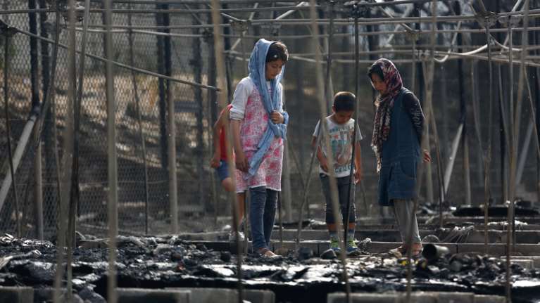 Ο φωτογραφικός φακός αποκαλύπτει την καταστροφή στο hot spot της Λέσβου
