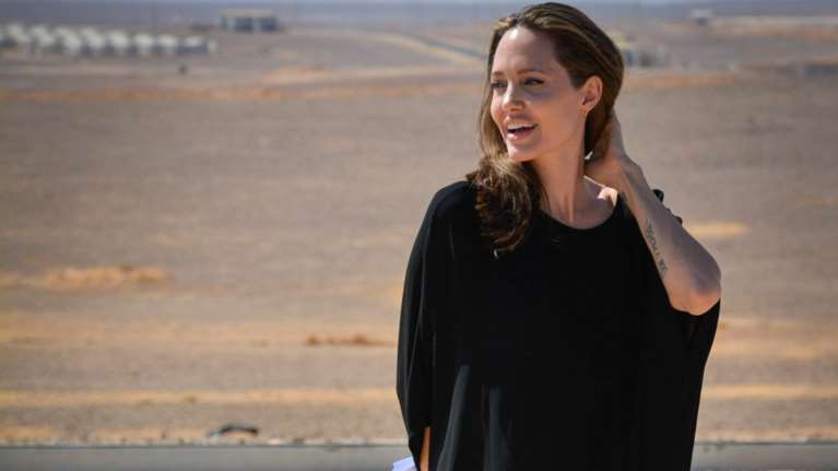 Μαθήματα στιλ από τη Τζολί: Γιατί προτιμά το μαύρο σε κάθε της εμφάνιση;