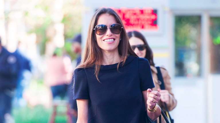 Η δικηγόρος των σταρ που ανέλαβε το διαζύγιο Τζολί-Πιτ