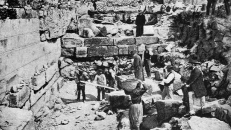 Η Ακρόπολη φέρει ακόμη ίχνη καταστροφής από το 480 π. Χ. και τους Πέρσες!