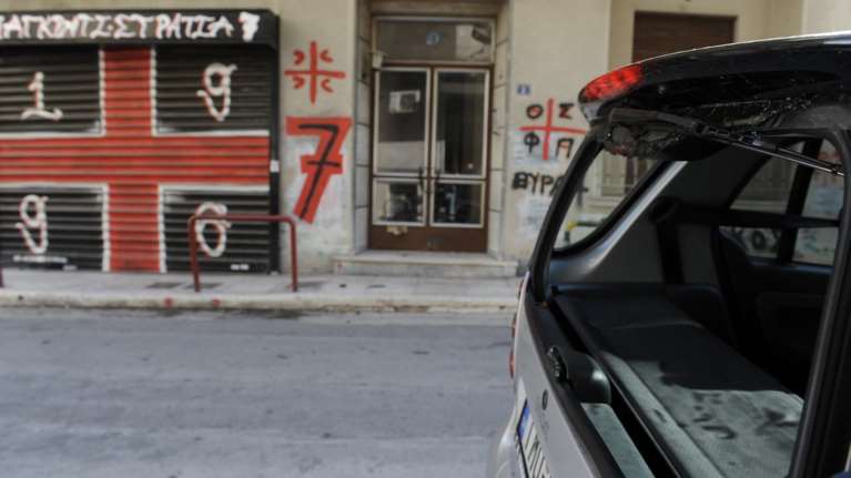 Επίθεση χούλιγκαν με χειροβομβίδα στο Παγκράτι