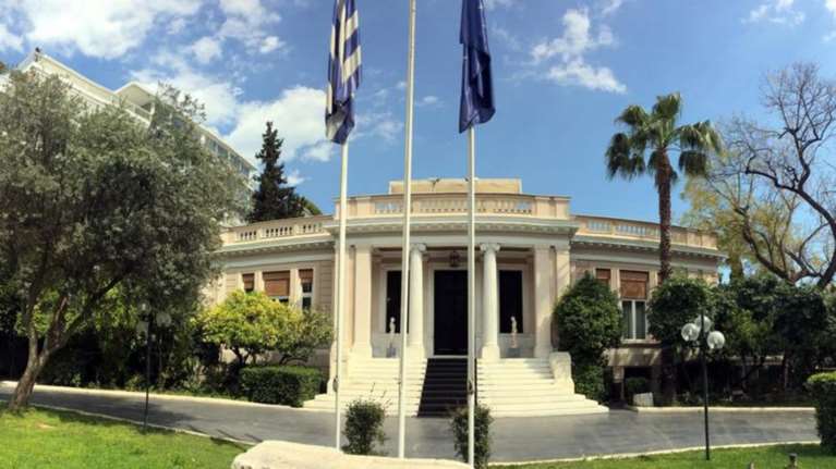 Η κυβέρνηση μεταξύ αδειών TV, Καλογρίτσα &amp; Αttica Bank