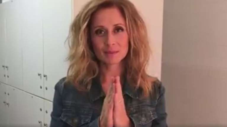 Βίντεο της Φαμπιάν για ακύρωση συναυλίας: Συγγνώμη που περιμένατε στη βροχή