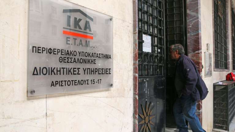 Με έλλειμμα πάνω από 2 δισ. το ΙΚΑ, ψάχνουν λεφτά για τις συντάξεις