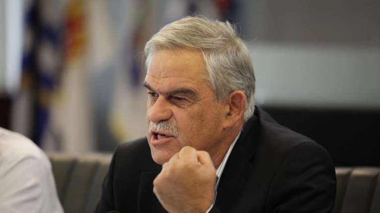 Ο Τόσκας, οι πρώην υπουργοί και ο λήσταρχος Νταβέλης