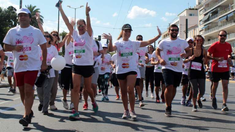Oι Αθηναίοι έτρεξαν για τον καρκίνο του μαστού [Εικόνες]