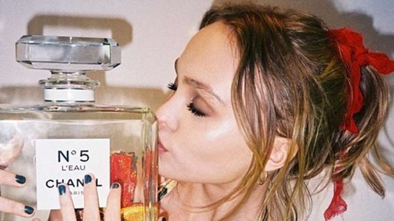 Λίλι Ρόουζ Ντεπ:Πάντα φορούσα τα Chanel παπούτσια της μαμάς μου!