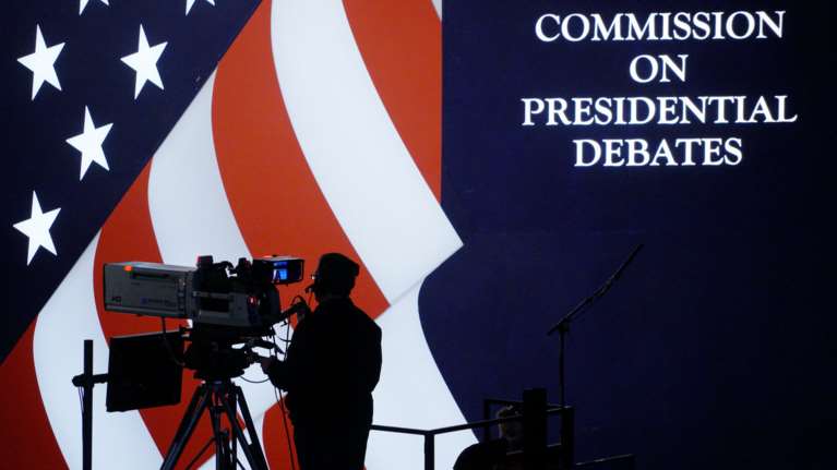 Χίλαρι Vs Τραμπ: Λίγο πριν το debate - Γιατί θα έχουν διαφορετικά πόντιουμ;