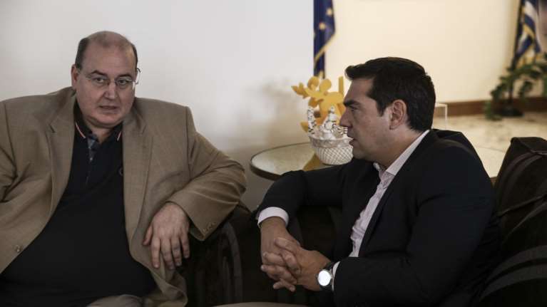 Μισή υποχώρηση Φίλη στην κόντρα με την εκκλησία