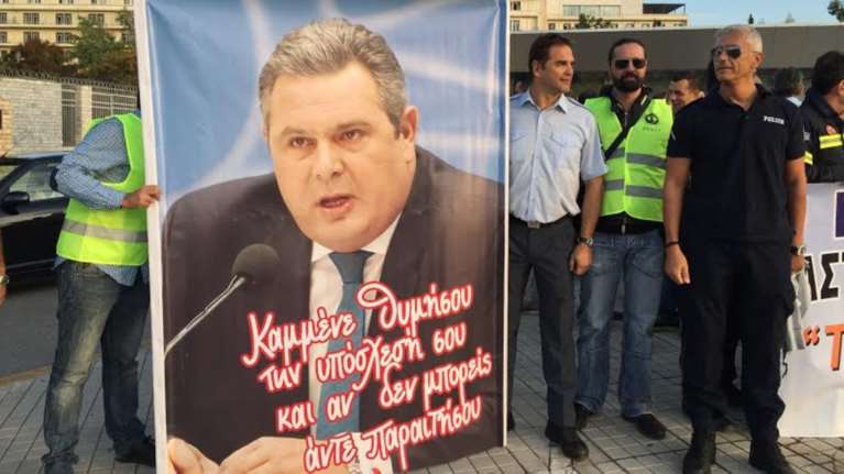 Στο υπ. Αμυνας με μηνύματα στον Καμμένο οι αστυνομικοί