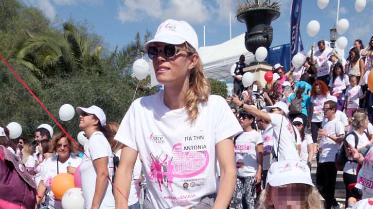 Η Βίκυ Καγιά «έτρεξε» σε αγώνα δρόμου με την κόρη της στο καρότσι