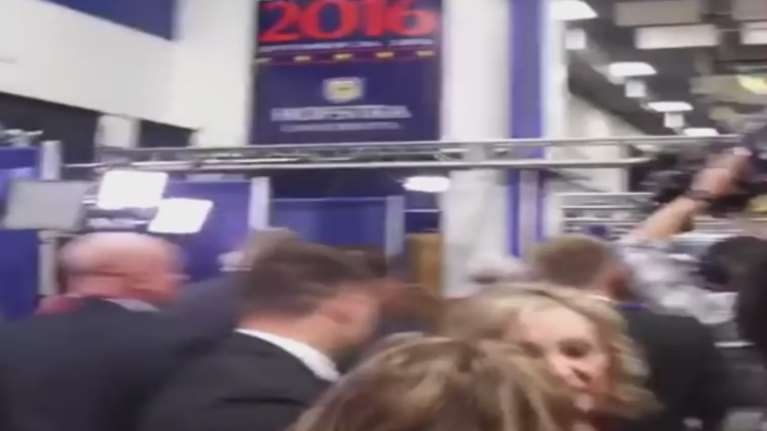 Debate Χίλαρι - Τραμπ: "Γαλλικά" από δημοσιογράφο που έγιναν viral [Video]