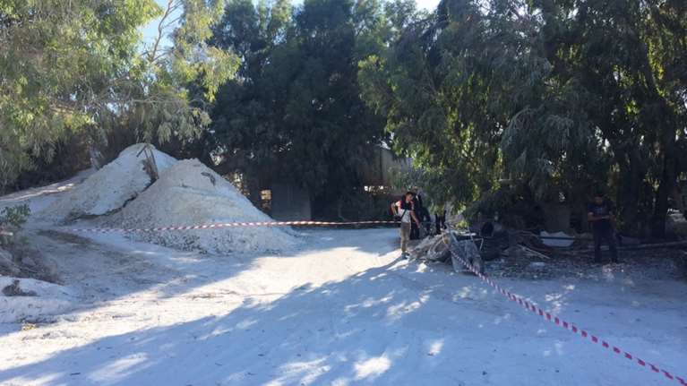 Θρίλερ στη Ρόδο: Βρήκαν πτώμα άνδρα μέσα σε λάκκο με ασβέστη