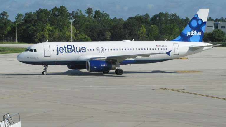 Mητέρα μήνυσε αεροπορική γιατί έχασε το παιδί της!