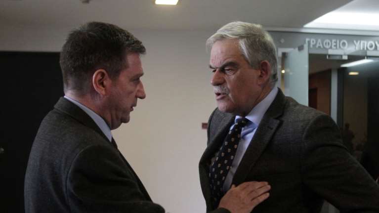 Εχθρικό κλίμα μεταξύ Τόσκα-Καμίνη με αιχμές εκατέρωθεν