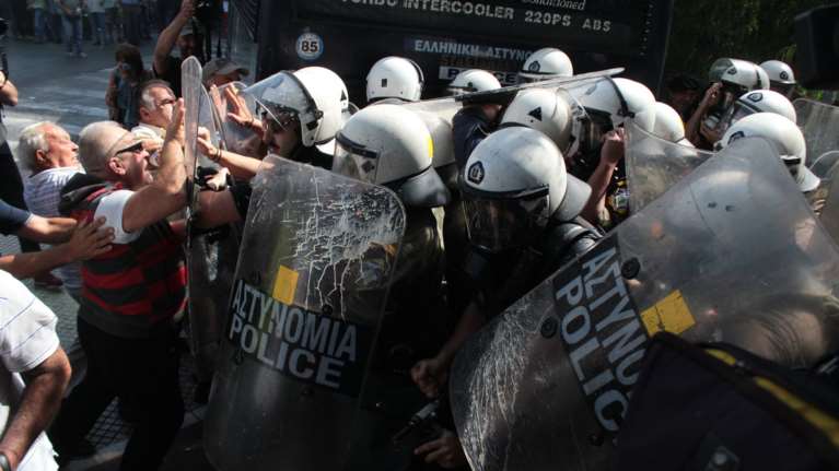 Η απολογία του αστυνομικού που «ψέκασε» συνταξιούχους