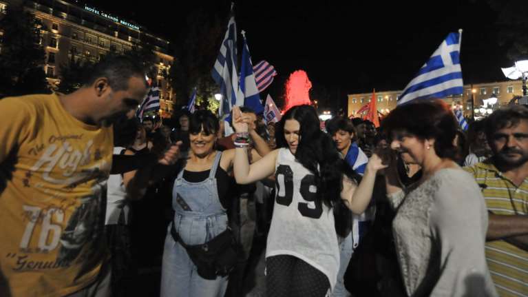 SZ: Και οι Έλληνες ψήφισαν ΟΧΙ, αλλά τώρα έχουν λιτότητα χωρίς προηγούμενο