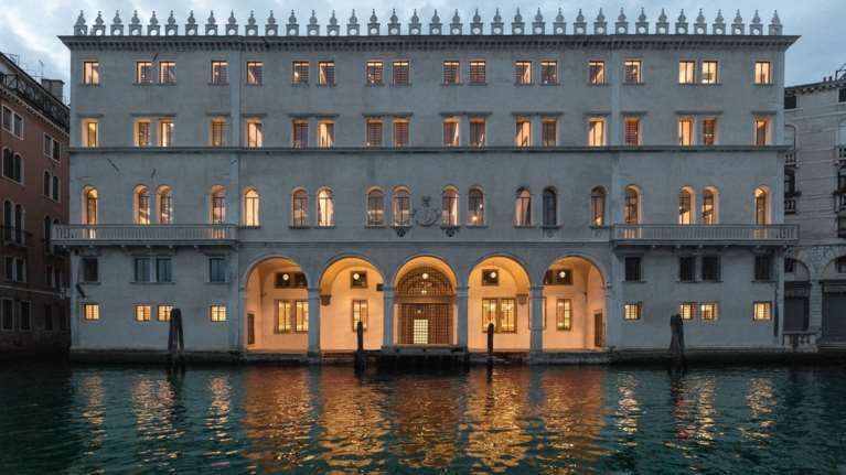 Το νέο κόσμημα της Βενετίας: Η πλωτή πόλη άνοιξε το πρώτο εμπορικό κέντρο