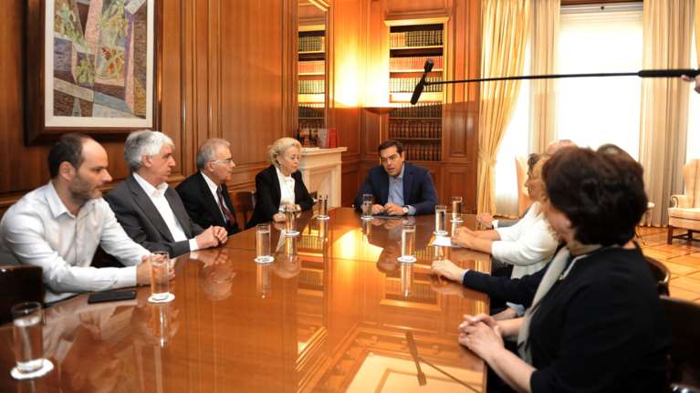 Τσίπρας: Υπόσχεται αυξήσεις στην ηγεσία της Δικαιοσύνης