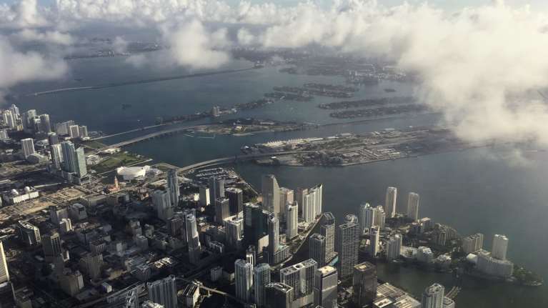 1.500.000 κάτοικοι της Φλόριντα τρέχουν να σωθούν από τον τυφώνα Μάθιου