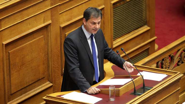 Μύδροι Θεοχάρη: Συνεργάτης της Χούντας στην Επιτροπή για το Σύνταγμα