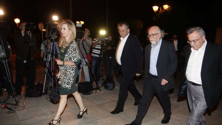 Δείτε εικόνες από τη συγκέντρωση στο Μέγαρο Μαξίμου