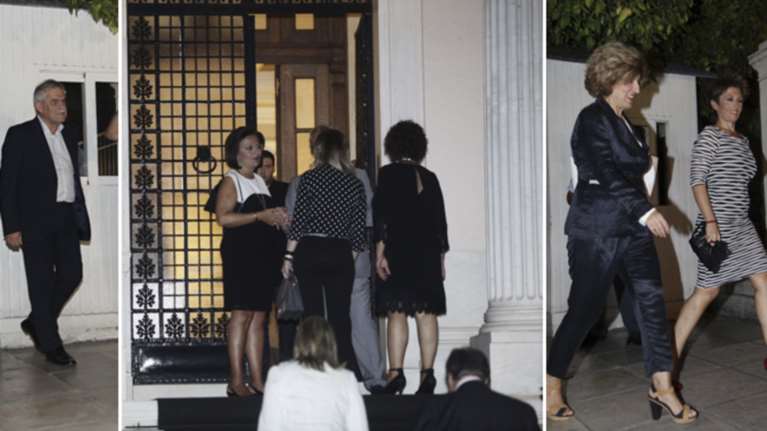 Χαλαρό "μασάζ" στους βουλευτές με ποτό και...αντάρτικα