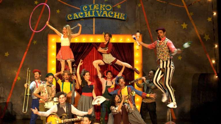 Ένα τσίρκο στήνεται στη σκηνή του Παλλάς