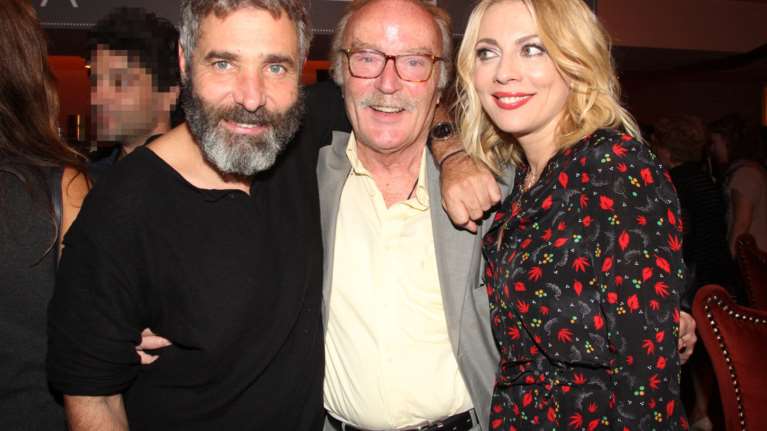 Το τρυφερό φιλί του Ντίνου Καρύδη στην Σμαράγδα