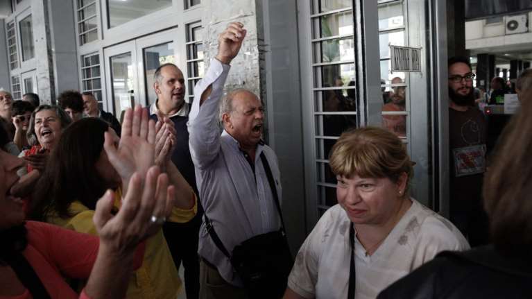 Πολιτικός σεισμός από το «κίνημα των πλειστηριασμών»