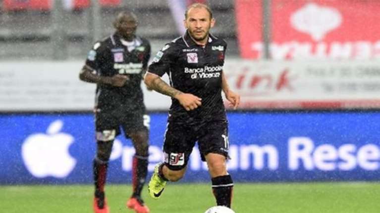 Διαιτητής έδειξε την πρώτη πράσινη κάρτα σε γήπεδο