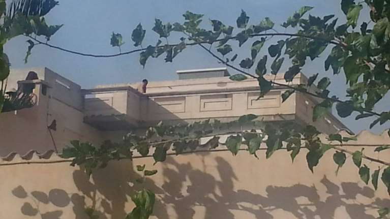 Χανιά: Kατέβηκε μετά από 12 ώρες άνδρας που βρισκόταν σε ταράτσα οικοδομής