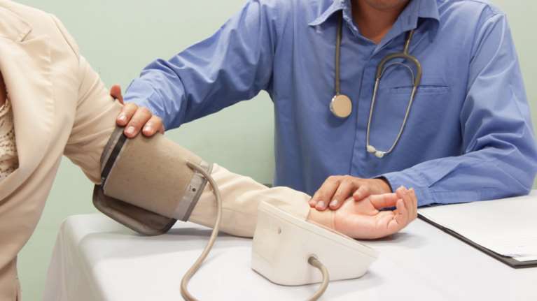 Νέα έρευνα: Πώς η υπέρταση οδηγεί στην άνοια και σε ψυχικές διαταραχές