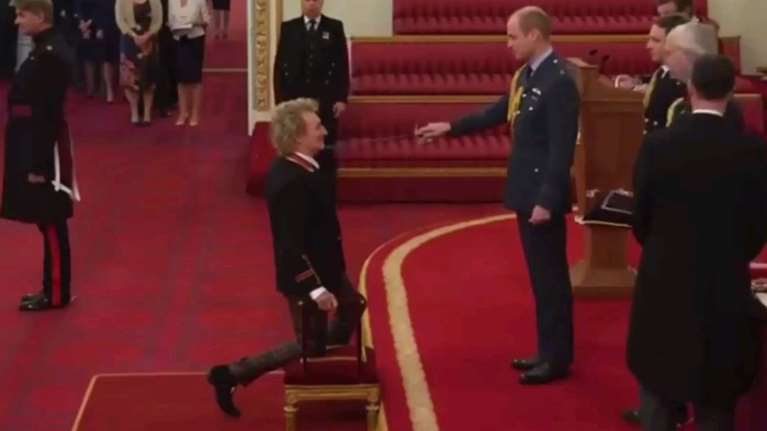 Ιππότης του πρίγκιπα Ουίλιαμ χρίστηκε ο Ροντ Στιούαρτ