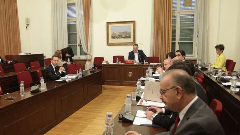 Τρολάρισμα  Στουρνάρα για τα δάνεια των κομμάτων!