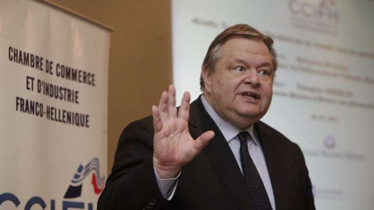 Ο Βενιζέλος απαντά στη Θάνου για τα όρια ηλικίας των δικαστικών