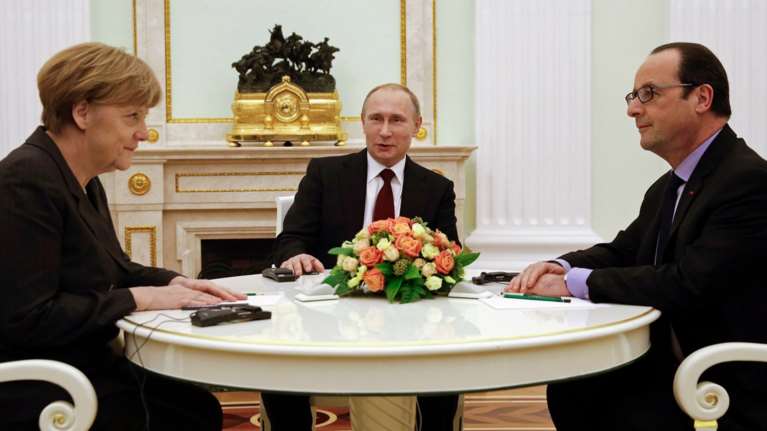 Γαλλογερμανικές πιέσεις στη Ρωσία για νέα συμφωνία εκεχειρίας