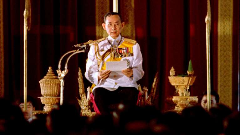 Πέθανε ο βασιλιάς της Ταϊλάνδης, ο μακροβιότερος μονάρχης του κόσμου