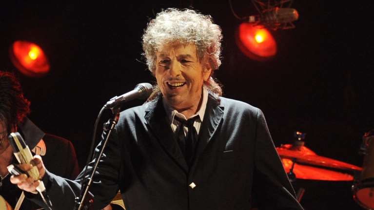 Διχασμένοι οι λογοτέχνες για το Νόμπελ στον Μπομπ Ντίλαν