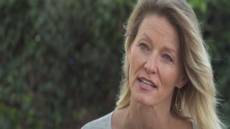 «Ο Τραμπ  έβαλε το  χέρι του κάτω  από τη  φούστα μου»- VIDEO