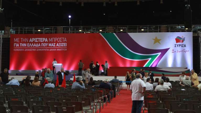 Συνέδριο με άδεια έδρανα και &quot;γεμάτες&quot; μάχες χαρακωμάτων