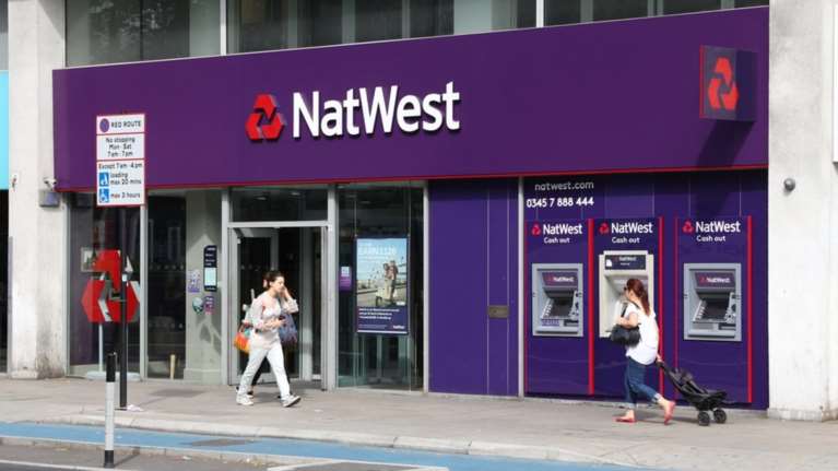 Βρετανική τράπεζα κλείνει τους λογαριασμούς του δικτύου Russia Today